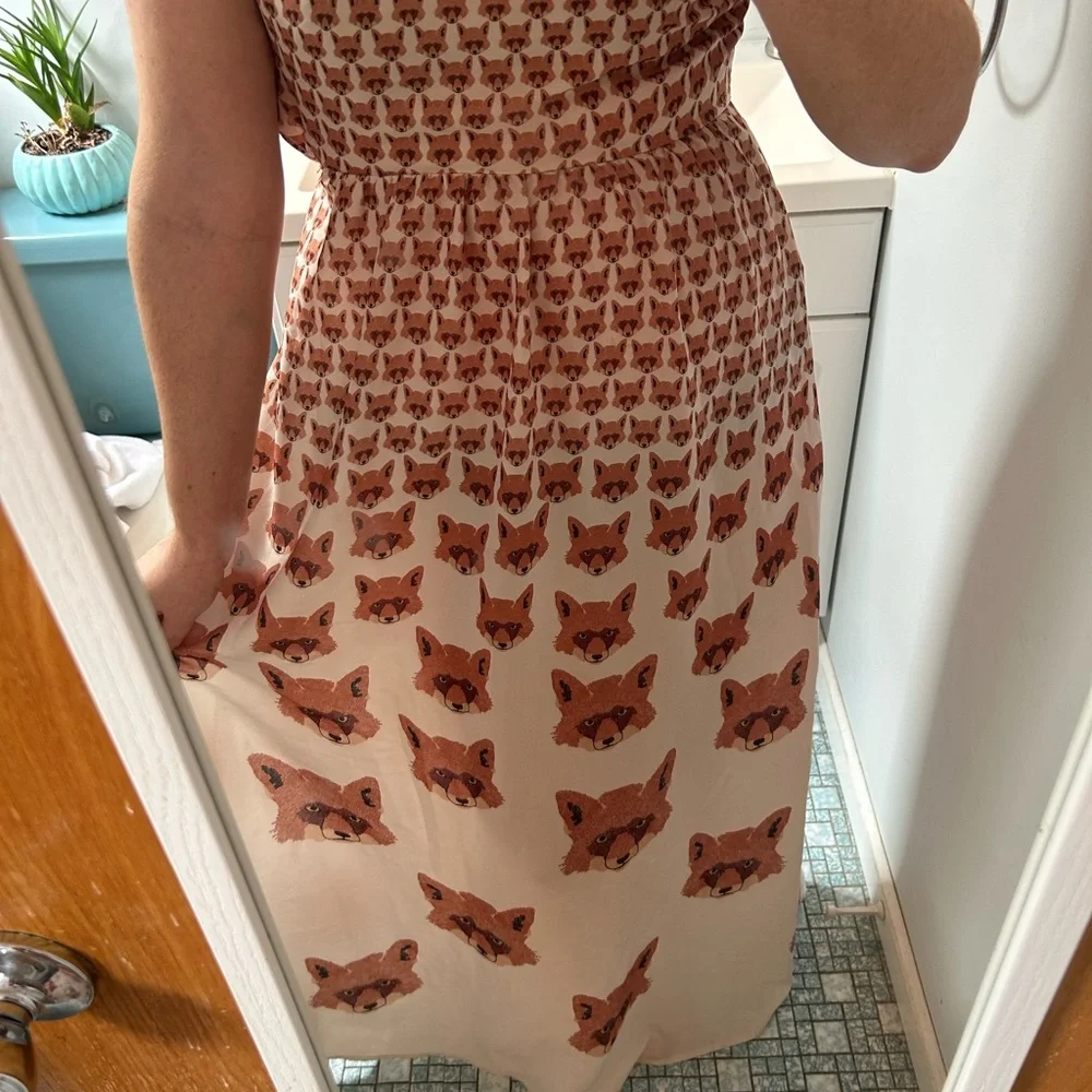 Long foxy dress with open back detail - Picture 2 of 5